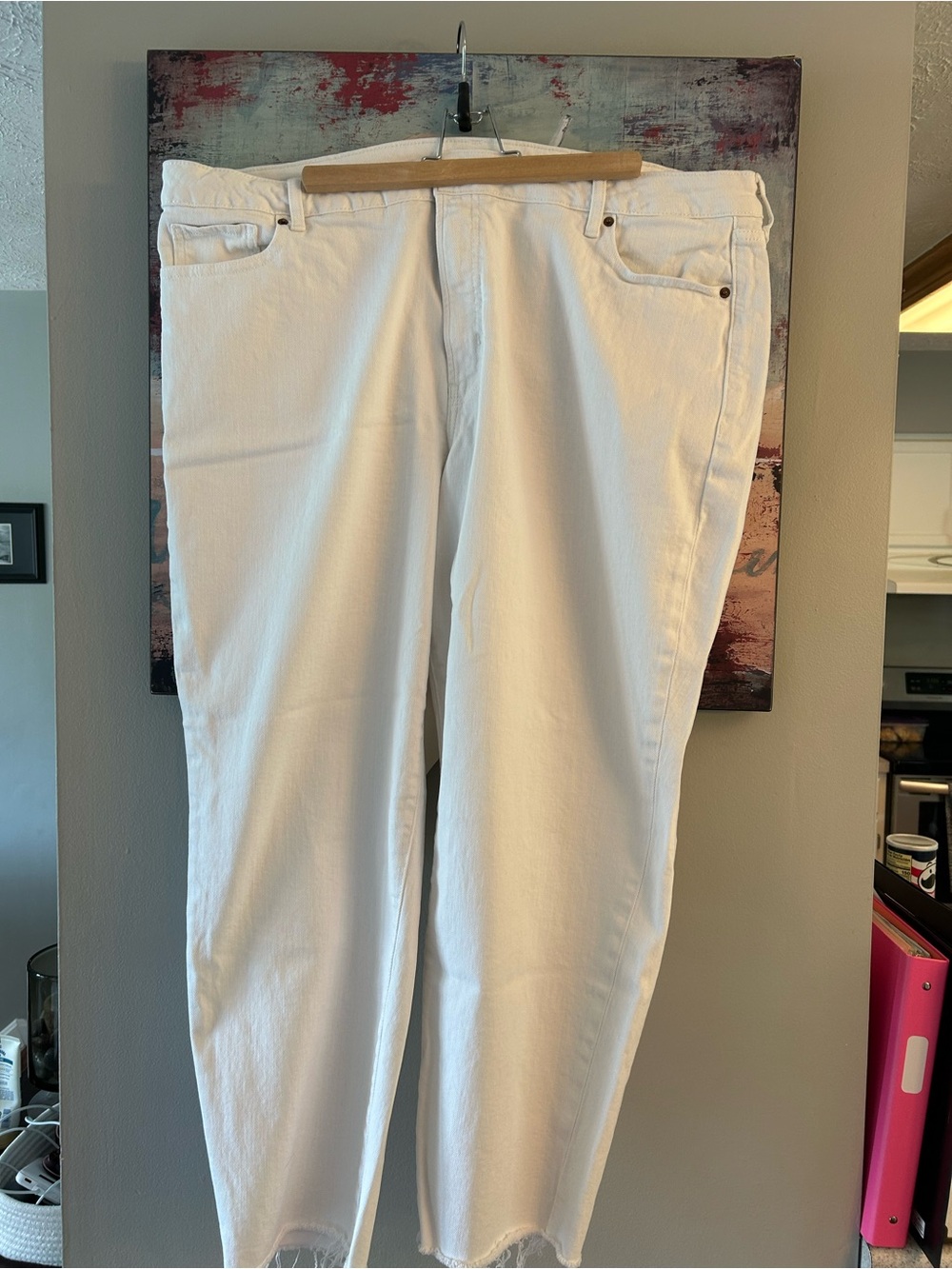 Old Navy woman’s White Straight cropped Jeans